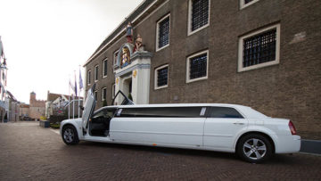 Witte Chrysler 300C Lambodoors 