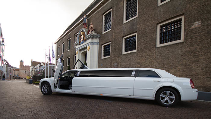 Witte Chrysler 300C Lambodoors 
