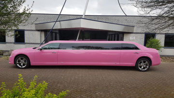 Chrysler 300C roze stretched 
